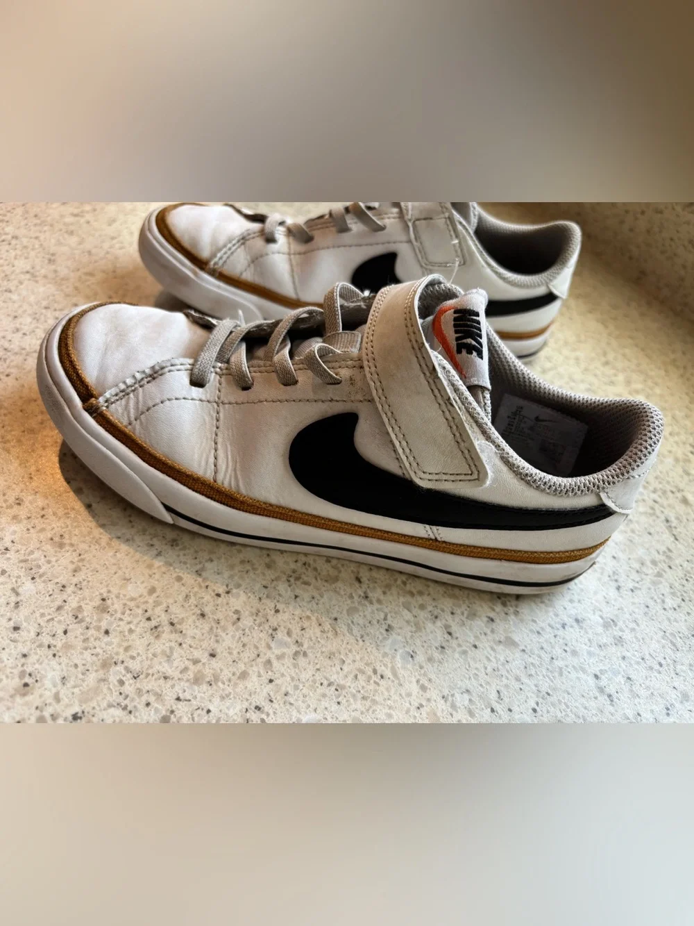 Nike Kids White & Black Low-Top Sneakers with Velcro Strap in Size 2